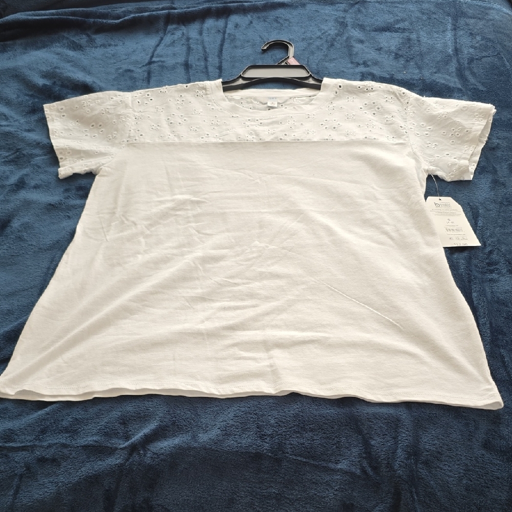 Time and Tru White Eyelet Short Sleeve Top